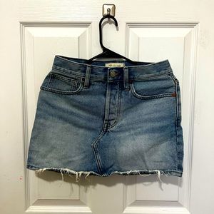 Madewell Solid short blue denim skirt. Waist 23.